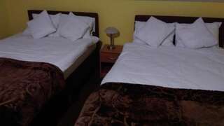 Отель Pod Lwami Блоне Двухместный номер с 2 двуспальными кроватями-1